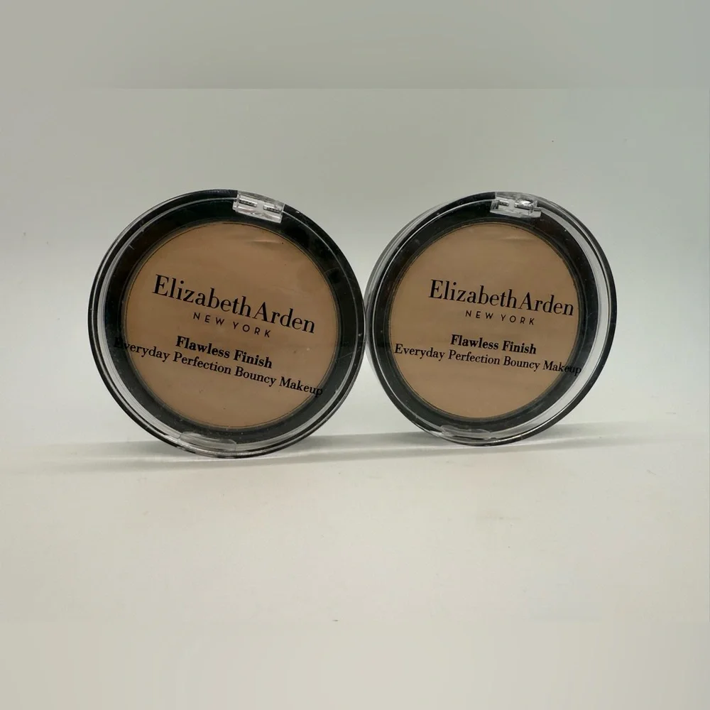 Elizabeth Arden Flawless Finish Alabaster 02 & Golden Ivory 03, Brushes&Cleanser